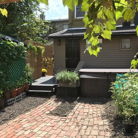 Love-Nest With Private Hot Tub Toronto Exterior photo